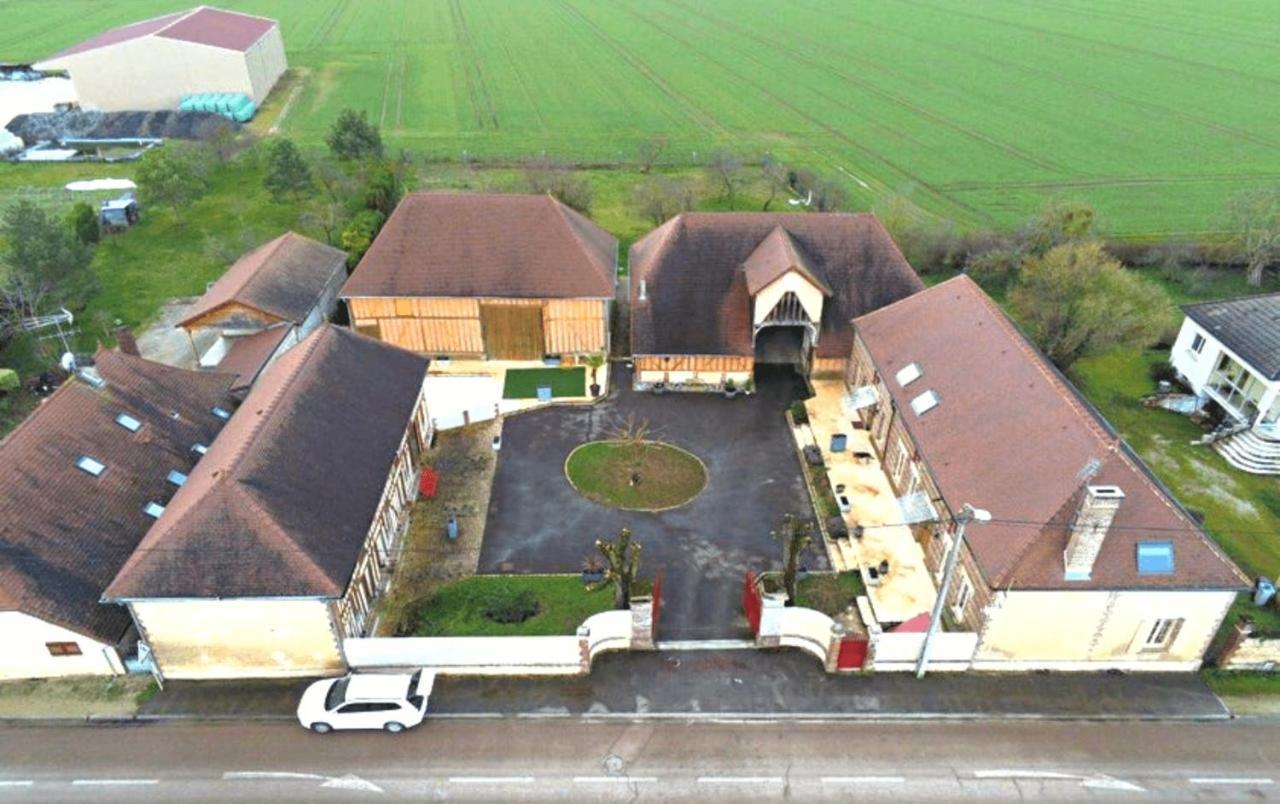 Maison Calme 14 Personnes, Piscine, Jardin Et Parking Buchères Exteriör bild